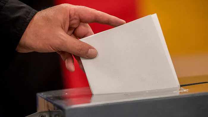 61,5 Millionen Deutsche im ganzen Land wählen heute ihre regionalen Abgeordneten und die künftige Zusammensetzung des Bundestages.