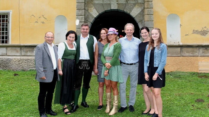 Die Schlossfamilie Lisafeld empfing die Gäste.