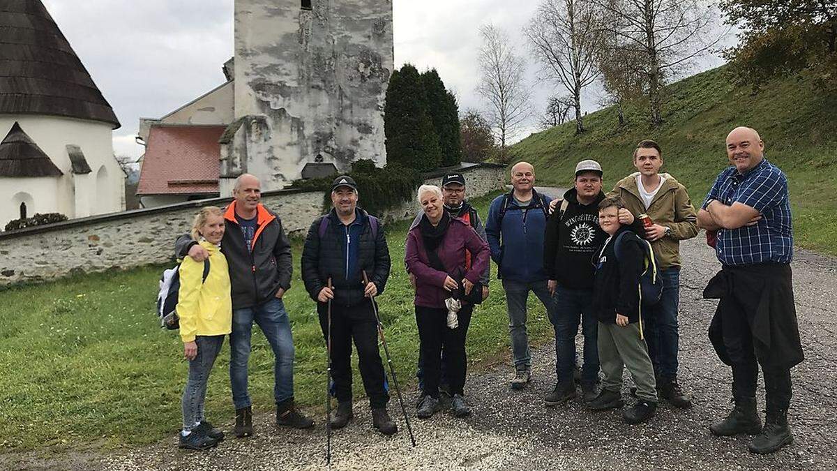 Auch Stadtrat Gerald Grebenjak (rechts) wanderte mit