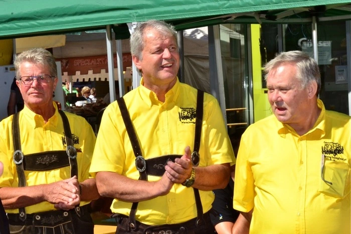 Klicken Sie sich bitte  durch die Bilder!