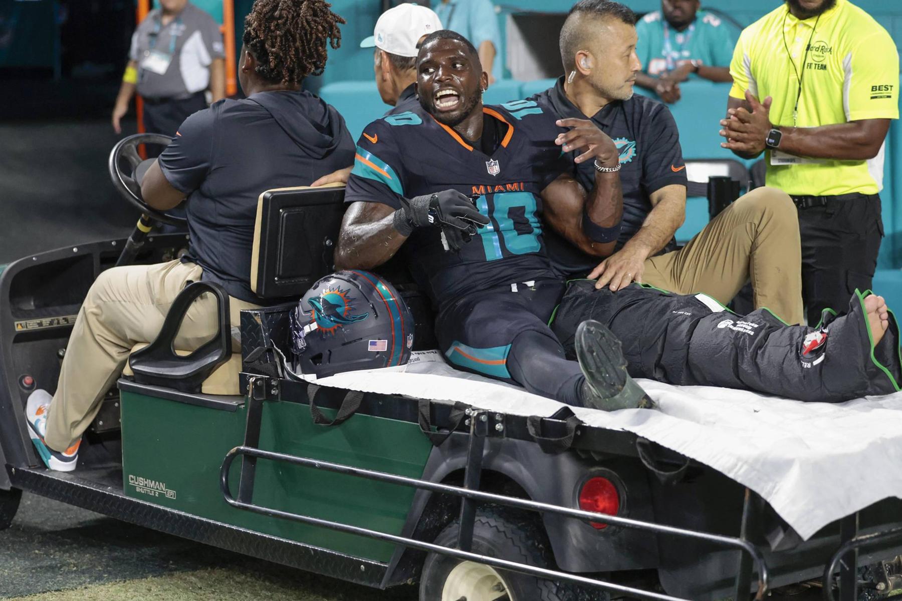 NFL: Miami-Starspieler Tyreek Hill zieht sich Horrorverletzung zu