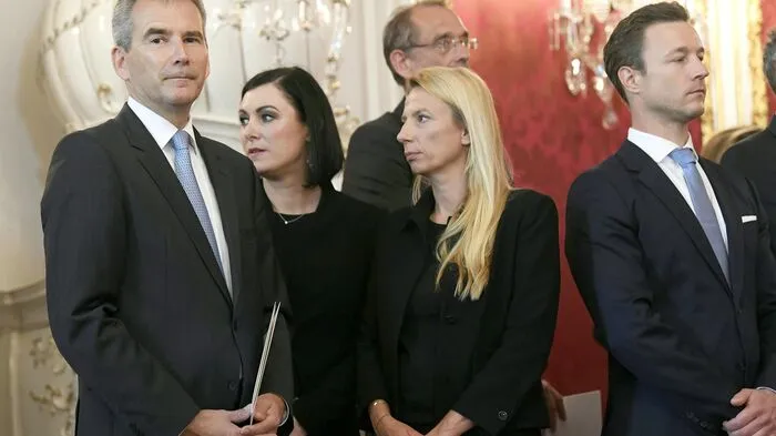 Am 28. Mai versammelte sich die gesamte Regierungsriege bei Bundespräsident Van der Bellen.