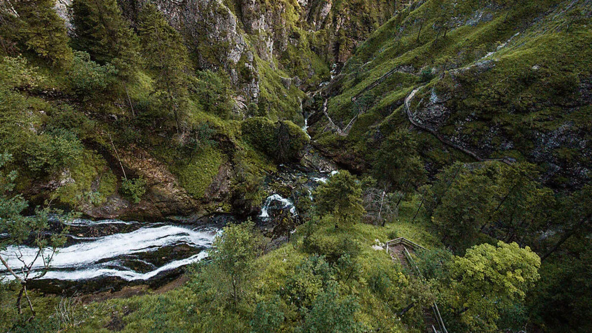 Viele wollen in der Wasserlochklamm in Palfau, viele auch ohne passendes Schuhwerk