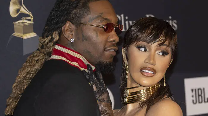 Rapperin Cardi B und ihr Mann Rapper Offset legten am Samstagabend wieder einen provokanten Auftritt hin. Die beiden küssten sich am roten Teppich innig vor den Fotografen