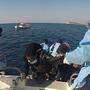 Die türkische Küstenwache in Bademli birgt Flüchtlinge vor der Ägäisküste