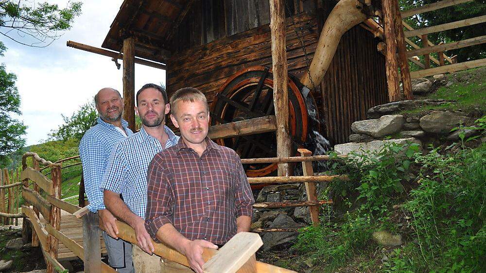 Machten die alte Mühle wieder flott: Ernst Thaler, Bernhard Burgstaller und Heinz Burgstaller