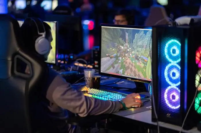 Gespielt werden unter anderem bekannte Spiele wie Minecraft