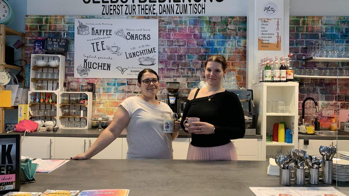 Wollen das „Nimmerland“-Cafe übergeben: Martina Kohlberger (links) und Natascha Strutz