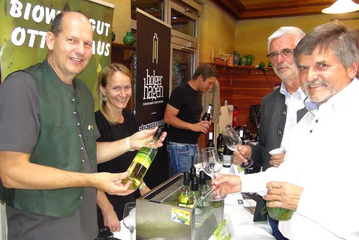 Unter der Regie von Otto Knaus (Biowein Steiermark) und Josef Renner (Bio Ernte Steiermark) standen rund 120 Weine von 19 Betrieben aus der ganzen Steiermark zur Verkostung bereit.