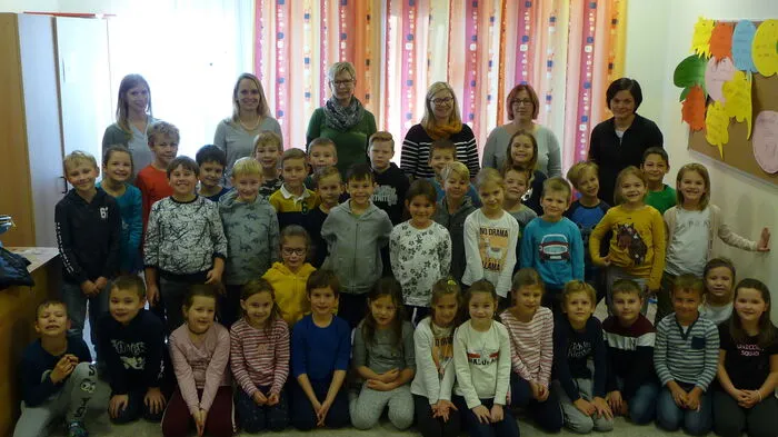 Die Volksschule Eibiswald unterstützt die Benefizkeksaktion der Kleinen Zeitung und der Deutschlandsberger und Leibnitzer Bezirksbäuerinnen zugunsten von "Steirer helfen Steirern".