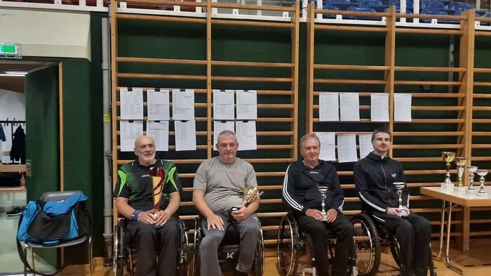 Acht Rollstuhlfahrer nahmen an den steirischen Tischtennismeisterschaften teil