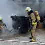 Die Berufsfeuerwehr Klagenfurt bei Löscharbeiten