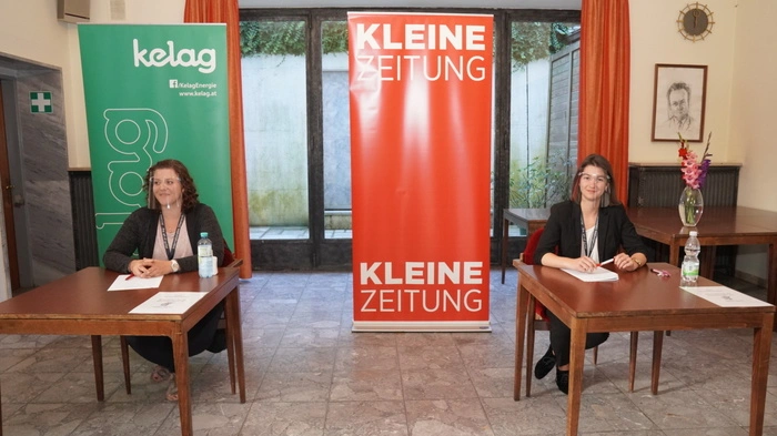 Jeder Besucher muss sich mit Handynummer registrieren, beim Betreten des Gebäudes Mund-Nasen-Maske tragen und auch bei der Platzierung der Sessel wurde der vorgeschriebene Sicherheitsabstand eingehalten.