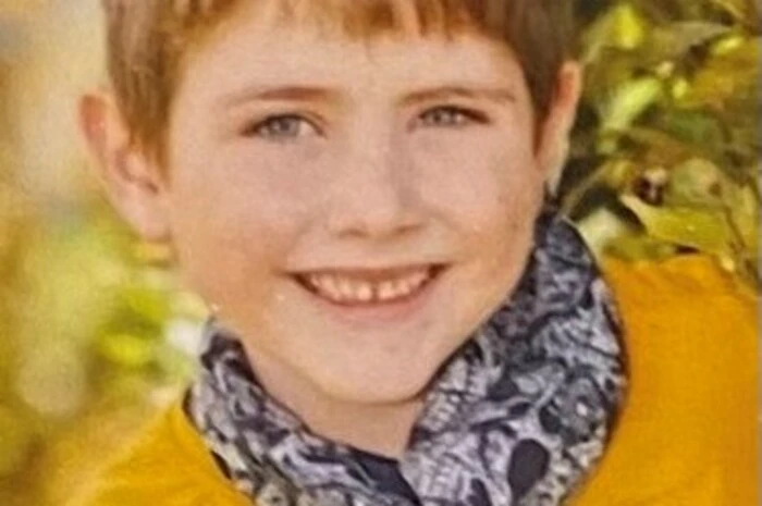 Moritz Moser (7 Jahre) aus Abfaltersbach hat uns eine Zeichnung geschickt, welche genau dieses ruhige und besinnliche Weihnachtsfest im Wald skizziert. Wildtiere feiern bei unserem zweiten Türchen des beliebten Künstler-Adventkalenders friedlich im Einklang.