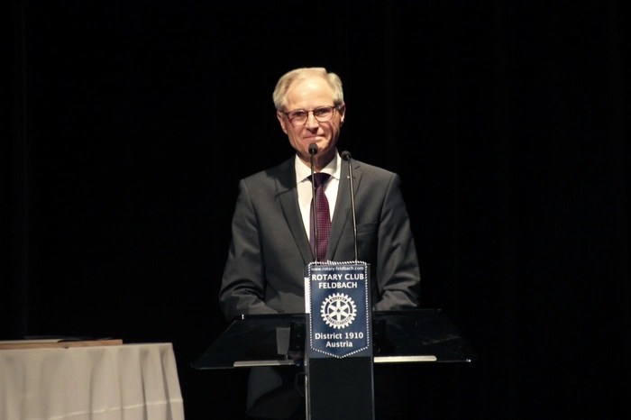 Amtierender Clubpräsident Manfred Krasnitzer bei seiner Rede