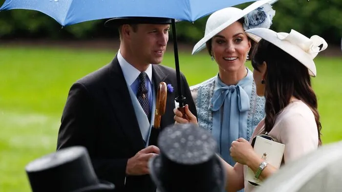 Royales Schaulaufen: Das traditionelle Pferderennen in Ascot war am Dienstag für die britische Königin Elizabeth II. wie ein großes Familientreffen.