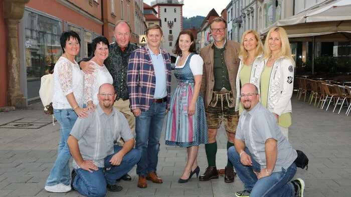 Für den Geschäftsführer des Tourismusverbandes Leoben-Niklasdorf, Robert Herzog (3. v. r.), ist es nicht das erste Zwillingstreffen. Er hat im Jahr 2009 und 2010 schon in Bad Ischl alles doppelt gesehen. 
