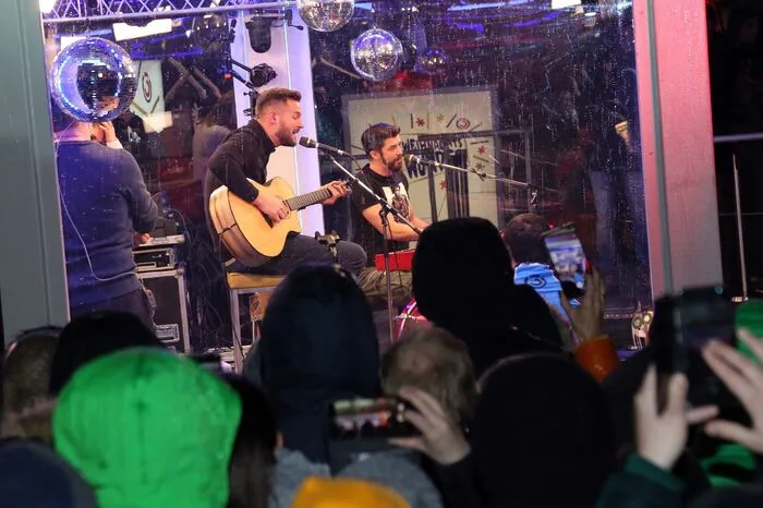 Ö3 Weihnachtswunder in Villach am Hans Gasser Platz, Konzert Pizzera und Jaus