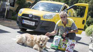 Der Klagenfurter Zusteller Günther Turi mit Hündin „Lilli“: „Ich habe täglich Kontakt mit 50 Hunden“