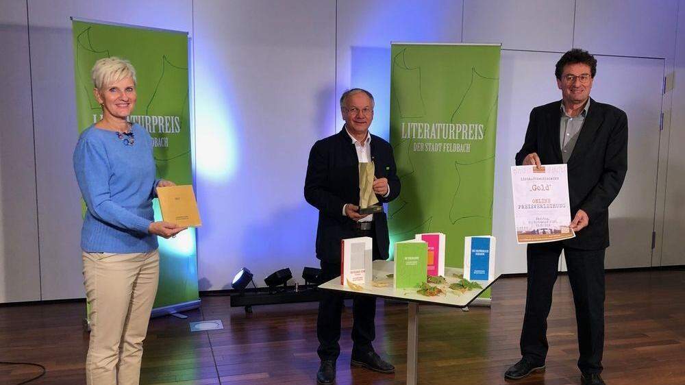 Bürgermeister Josef Ober (Mitte), Andrea Meyer und Kulturreferent Michael Mehsner übergaben die Preise