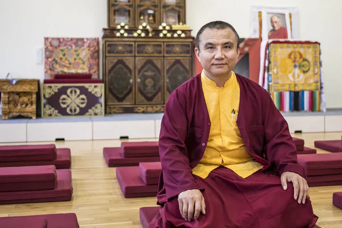 Lama Geshe Tenzin Darghye ist der Leiter des Zentrums