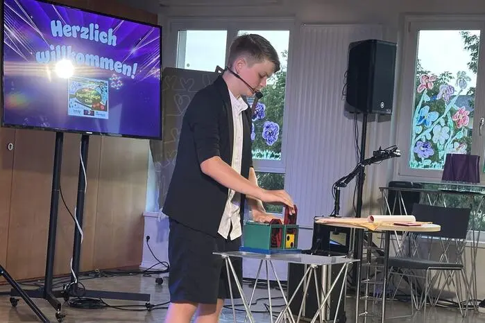 Neben der Unterhaltung stand bei der Veranstaltung vor allem die Unterstützung des Vereins im Mittelpunkt. Die gesamten Einnahmen kommen dem 1. Köflacher Jugend und Magie Club zugute.