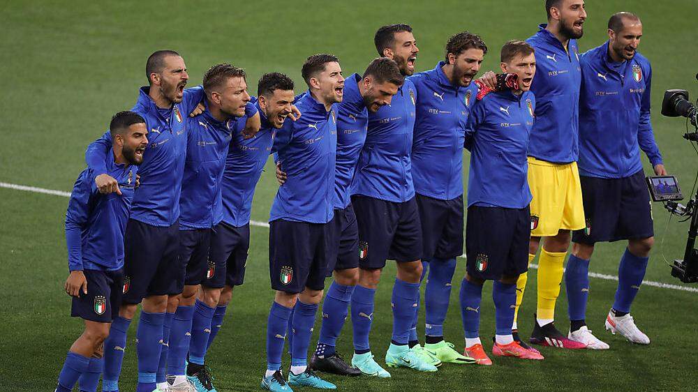Italiens Spieler singen ihre Hymne stets mit Inbrunst.