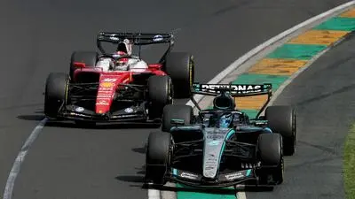 Charles Leclerc und George Russell lieferten sich heiße Duelle