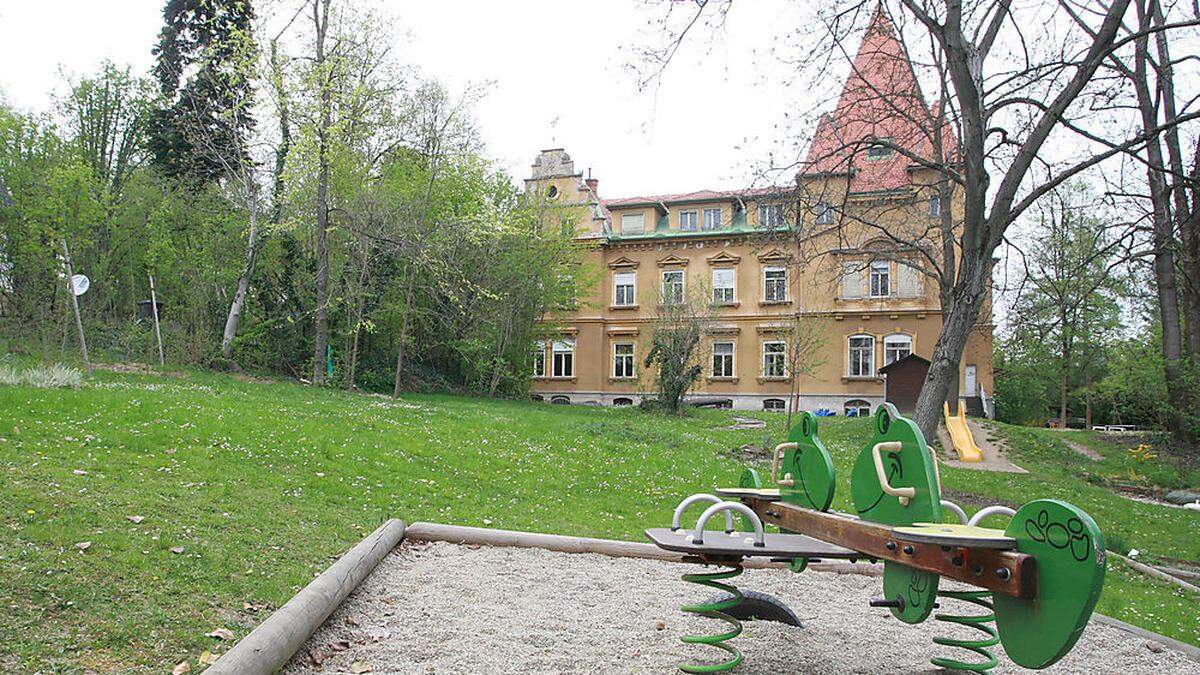 Ein schrecklicher Verdacht quält die Eltern am Kindergarten Schönbrunngasse