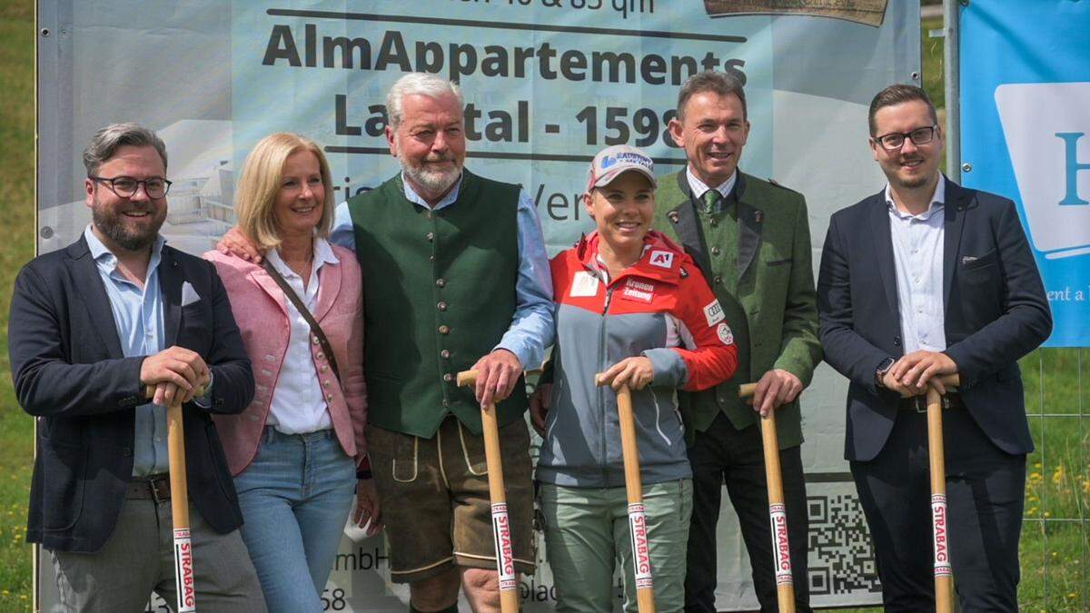 v.l. Christoph H. Gübitz, Renate Gübitz, Helmut Gübitz, Nici Schmidhofer, Bürgermeister Hannes Schmidhofer, Johannes Gübitz