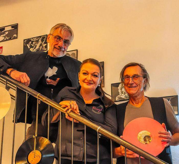 Sie bespielen die Ohren ihrer Gäste ausschließlich mit Schallplatten: Johann Buchinger, Manuela Fabian und Norbert Ploll (v.l.)
