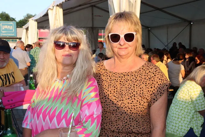 Für ABBA-Flair sorgte die Band "Dolce Vita" am Samstag, dem 11. Juni, in Rosental. Ab 20 Uhr gaben die Musiker im Festzelt am Parkplatz in der Kaufwelt Rosental Hits von "Mamma Mia" bis Dancing Queen" zum Besten. Rund 500 Fans kamen zum unterhaltenden Konzertabend.