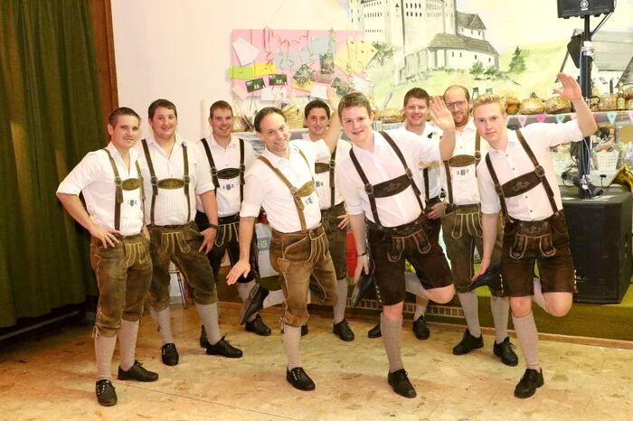 Gelungener Auftakt: der Auftritt der „Kulmer Schuhplattler“ unter Obmann Walter Obermaier. 