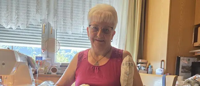 Seit 14 Jahren engagiert sich Maria Weiß aus Wörth bei Gnas ehrenamtlich für den Verein „Herzkissen“