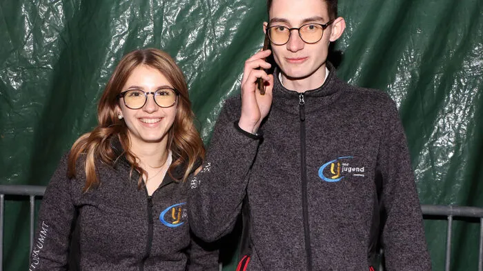 Anna Pleschberger (LJ-Kassier) und der LJ-Obmann David Prossegger hatten am Eingang jede Menge zu tun!