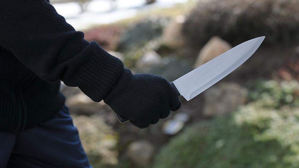 Der 13-Jährige wurde mit einem Messer bedroht (Sujetbild)