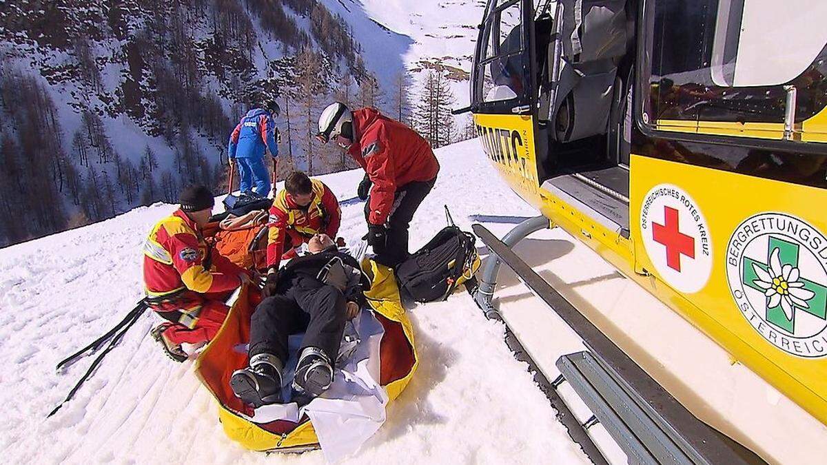 Die C7-Flugretter. Ein Mann ist auf der Skipiste mit einem Jugendlichen zusammengestoßen. Bei seiner Verletzung zählte jede Sekunde