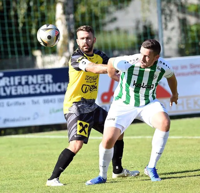 Spielszene aus Griffen gegen Mittlern (links, Pascal Bierbaumer, rechts Manuel Aleksic)