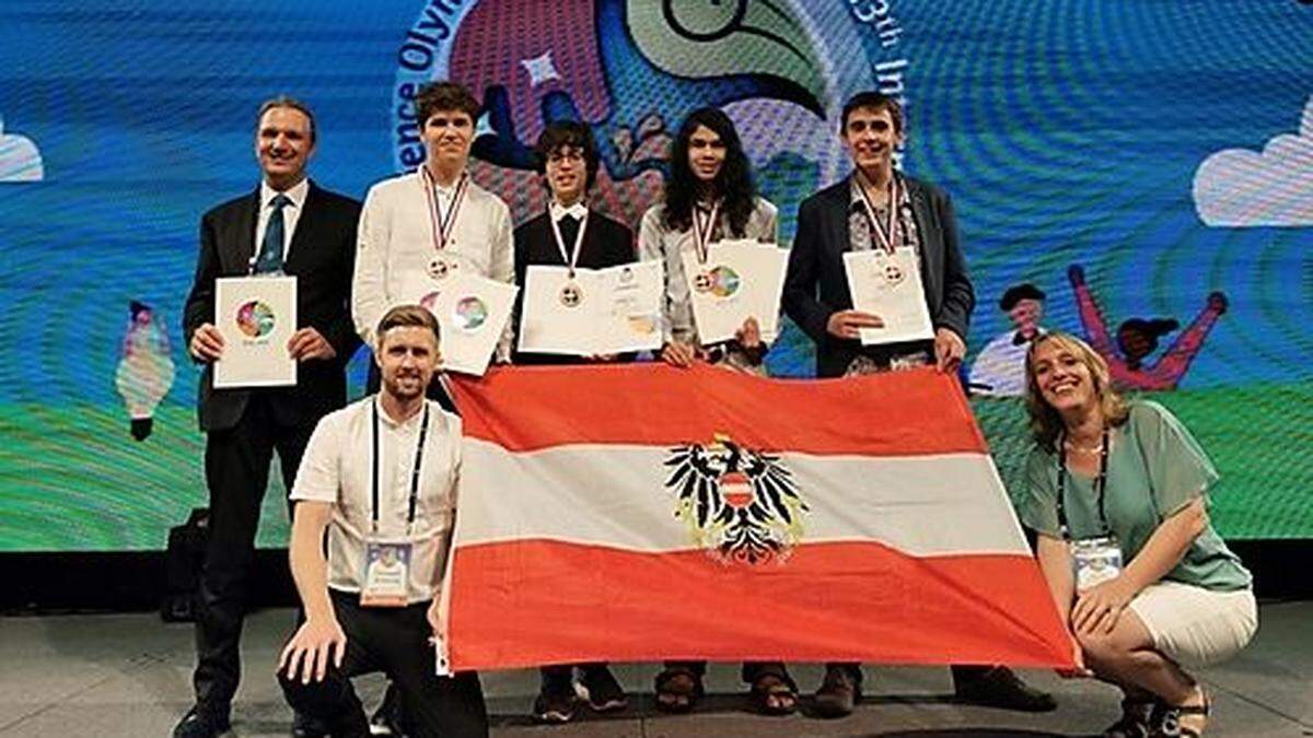 Österreichs Delegation: Michael Lukas, Steiner, Ogris, Gaskin, Hutze (hinten von links), Wintschnig und Kirsten von Elverfeldt (vorne) 