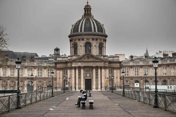 Auch in Frankreich ist das öffentliche Leben scheinbar zum Stillstand gekommen. 