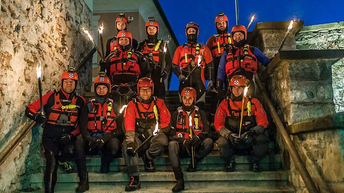 Mit dem Neujahrsschwimmen gedachten die Retter der im Wasser verunglückten Menschen