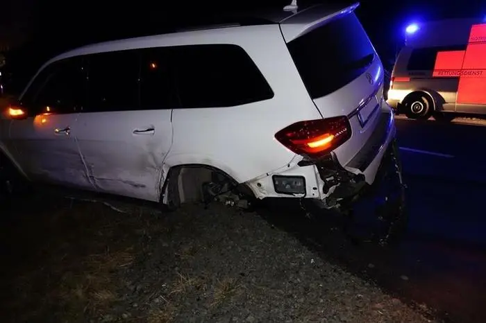 Beim Auto des Deutschen, der frontal erwischt wurde, riss es einen Hintereifen herunter