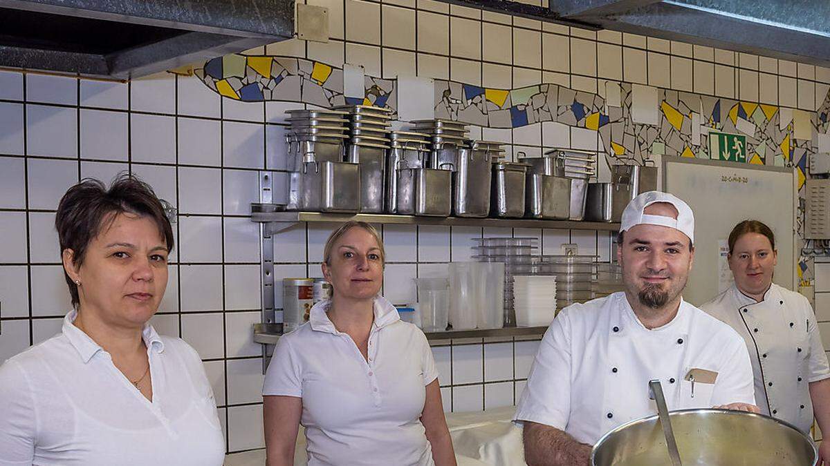 Das Ehepaar Kroneis (rechts) in der weithin gerühmten Küche der &quot;Drei Hasen&quot;