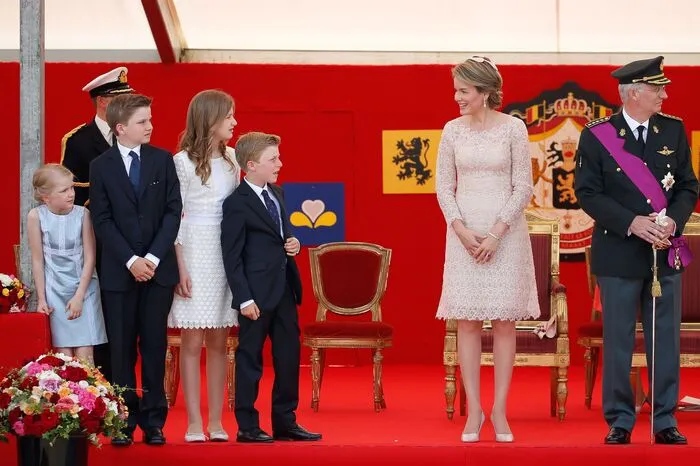 Wenn Belgiens König Philippe mit seiner Frau Mathilde und den vier Kindern in den Urlaub fährt, bleibt das Reiseziel zumindest im Vorfeld geheim. "Die Familienaktivitäten sind privat. Deswegen kommunizieren wir dazu nicht", bat eine Sprecherin um Verständnis.