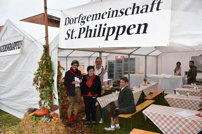Schmackhafte Bauernkrapfen konnte man im Zelt der Dorfgemeinschaft St. Philippen genießen.