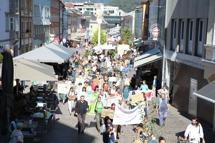 ... und dem Villacher Hauptplatz ...