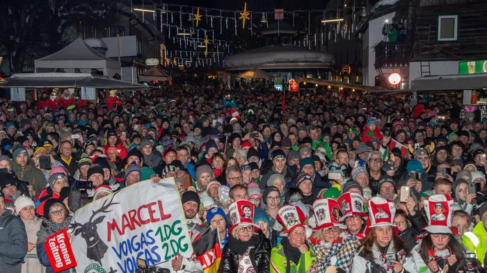 Die Stimmung war schon bei der Startnummernausgabe bombastisch ...