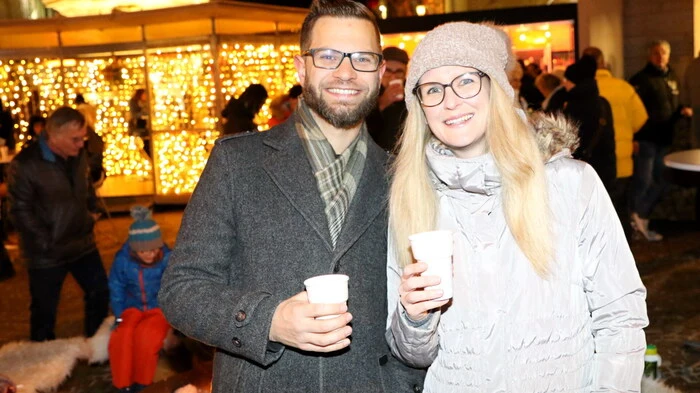 Am Freitagabend öffnete der St. Veiter Weihnachtsmarkt seine Pforten. 