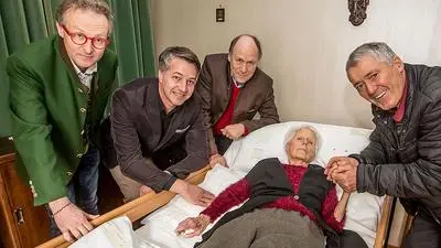 Vizepräsident des Lions Clubs Oliver Kriz, Präsident Franz Matschnigg und Helmut Racic besuchen Auguste Wildhaber und ihren Sohn Armin