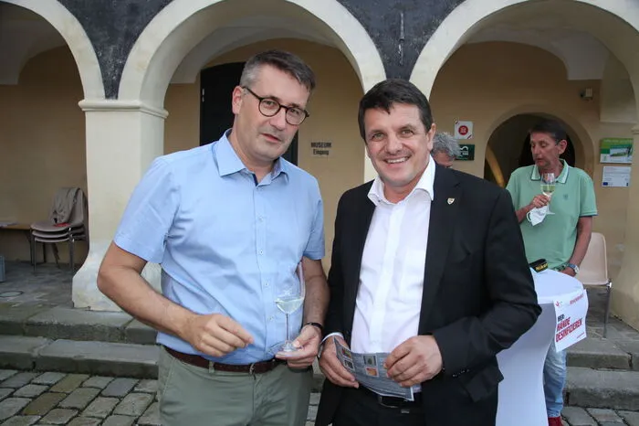 Stadtrat Christian Schandor und Bürgermeister Franz Jost zeigten sich hocherfreut über den Ausgang der Auktion.